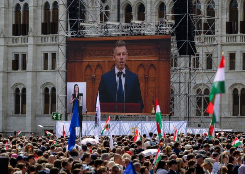 Slavlje na ulicama Budimpešte: Mađarska sada službeno ima novog premijera