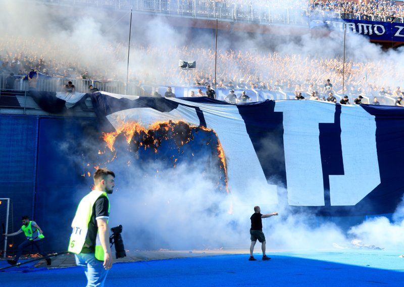 Procurila informacija: Evo kako je Torcida zapalila Boysima glavni transparent