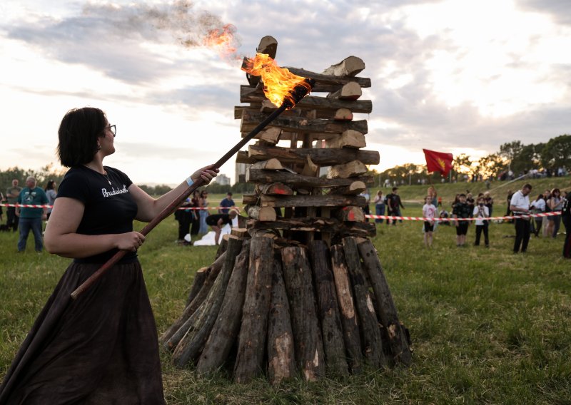 Trnjanski kresovi u Zagrebu: 'Samo ujedinjeni možemo pobijediti rastući fašizam'