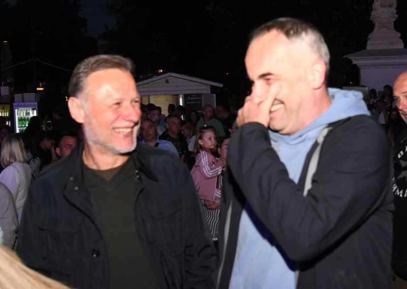 Dobro raspoloženi Gordan Jandroković zabavljao se u društvu  Joška Lokasa na Bok Festu