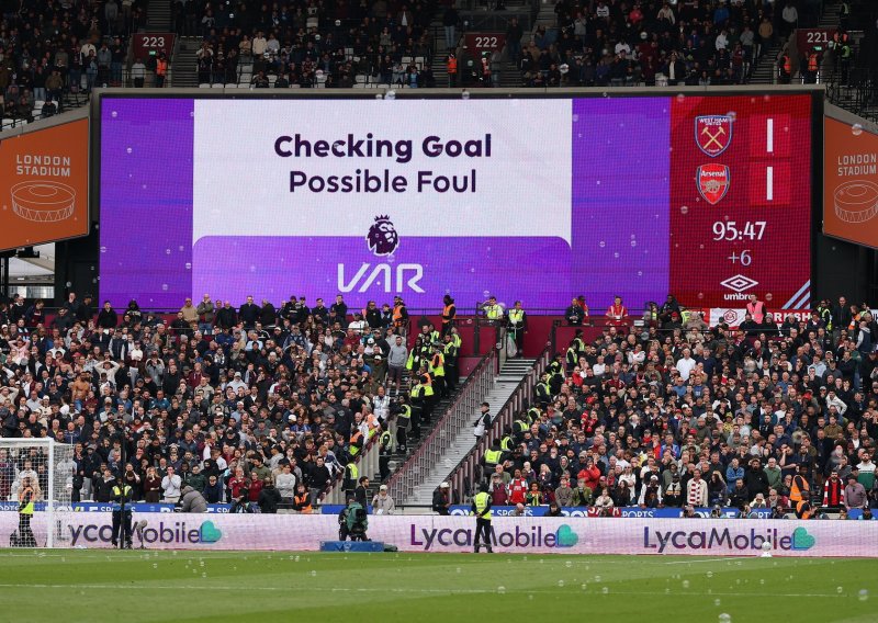 Keane i Schmeichel se sukobili oko odluke koja je spasila Arsenal u nadoknadi