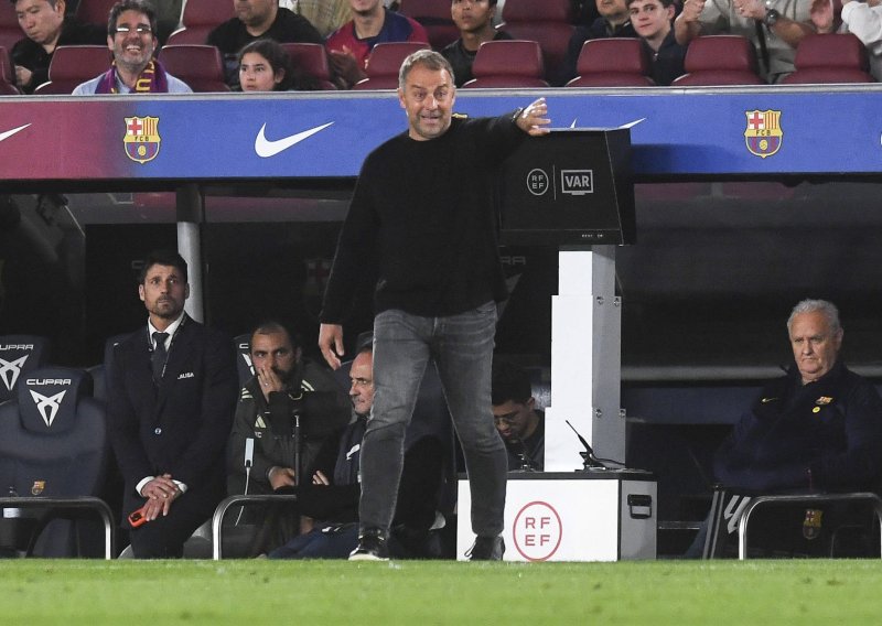 Flick vodio Barcelonu nekoliko sati nakon smrti oca pa rasplakao Camp Nou govorom nakon titule