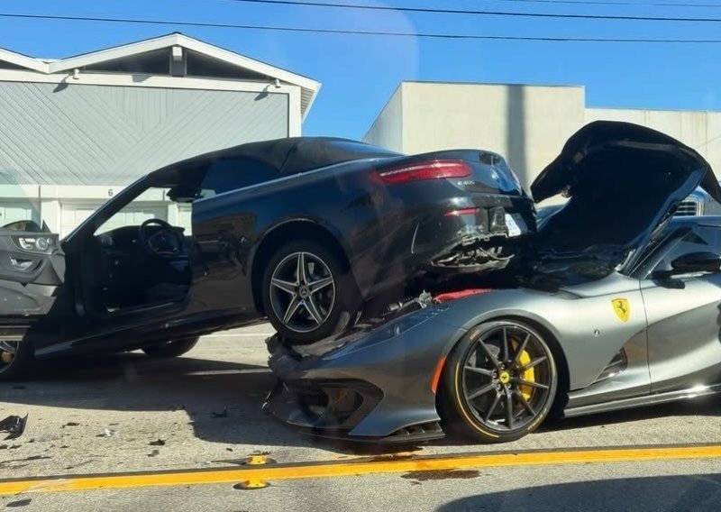 Da te srce zaboli! Vozač usred bijela dana razbio Ferrari od 2.5 milijuna dolara, pogledajte kako izgleda