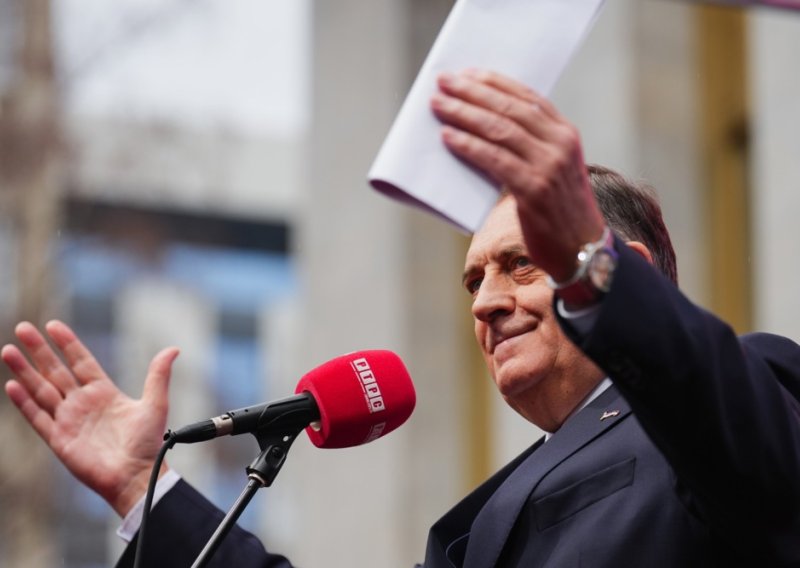 Schmidt potvrdio ostavku, Dodik likuje: Kako došao, tako i odlazi-bez legitimiteta