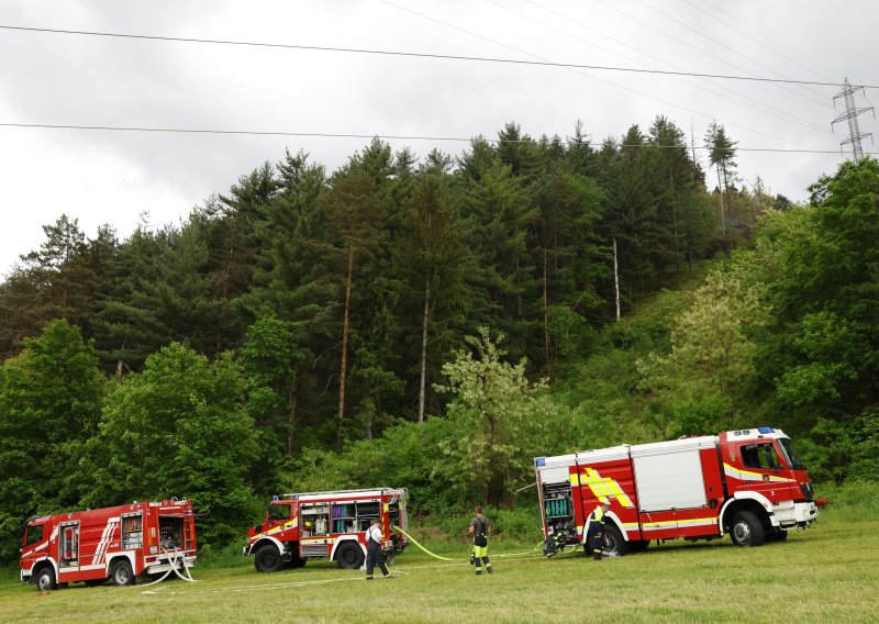 Veliki požar u susjedstvu: Vatra zahvatila šumu oko dvorca, dio stanovnika nema struje