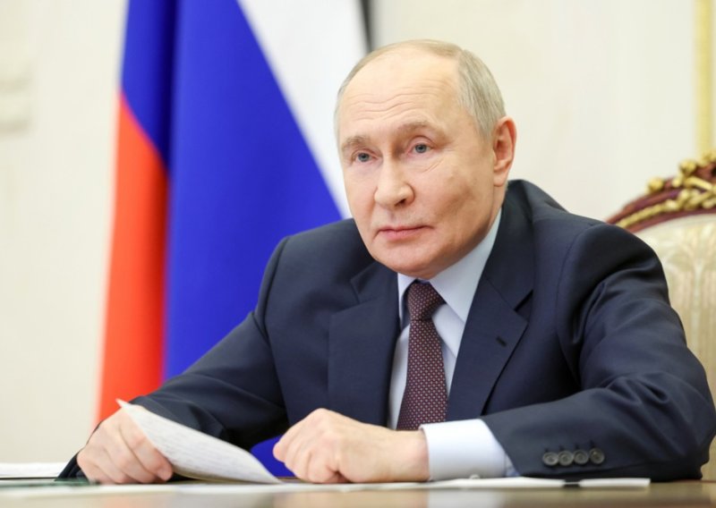 'Dobrotvor' Putin otpisuje dugove Rusima: Moraju potpisati na godinu dana