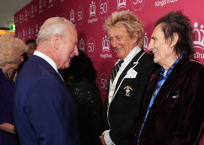 Rod Stewart stao pred kralja Charlesa pa Trumpa nazvao 'malim štakorom'