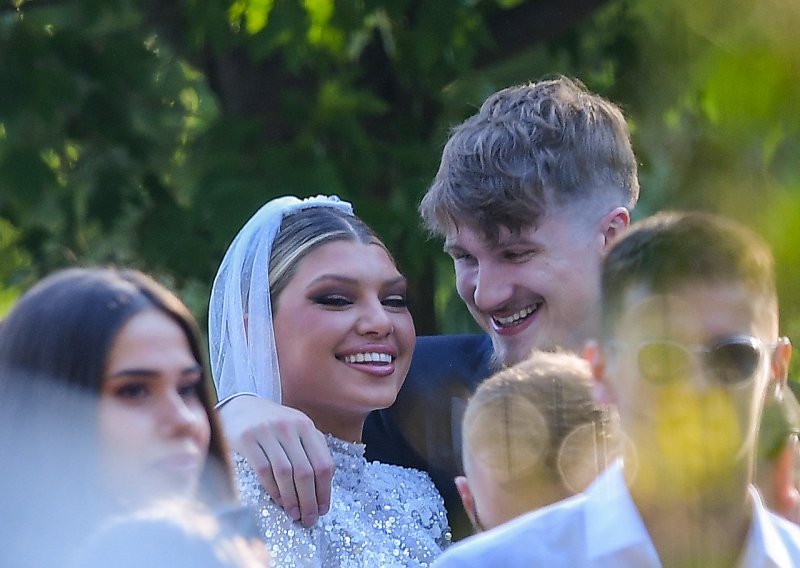 Stigao sin Niko: Tin Jedvaj i Dina Dragija dobili prvo dijete