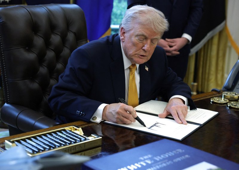 Trump krenuo u 'čistku' u vlastitim redovima: Tužitelju je ostavio jasnu poruku na papiriću