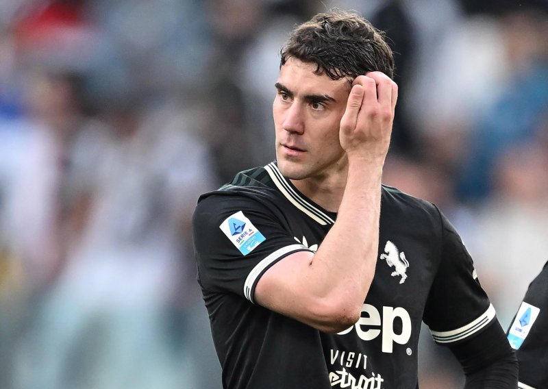 Vlahović pred nevjerojatnim transferom: Odlazi u velikana da bi sjedio na klupi?