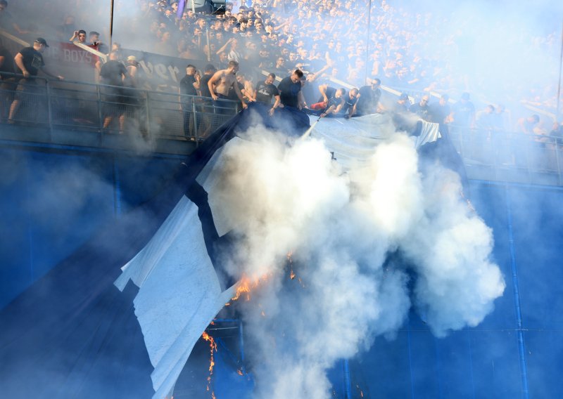 Član NO Dinama objasnio kako je Torcida zapalila transparent Boysima: 'Teško je...'