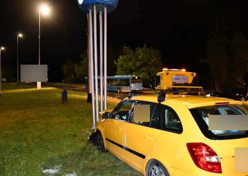 Pijan se Škodom zabio u sat na Jadranskom mostu