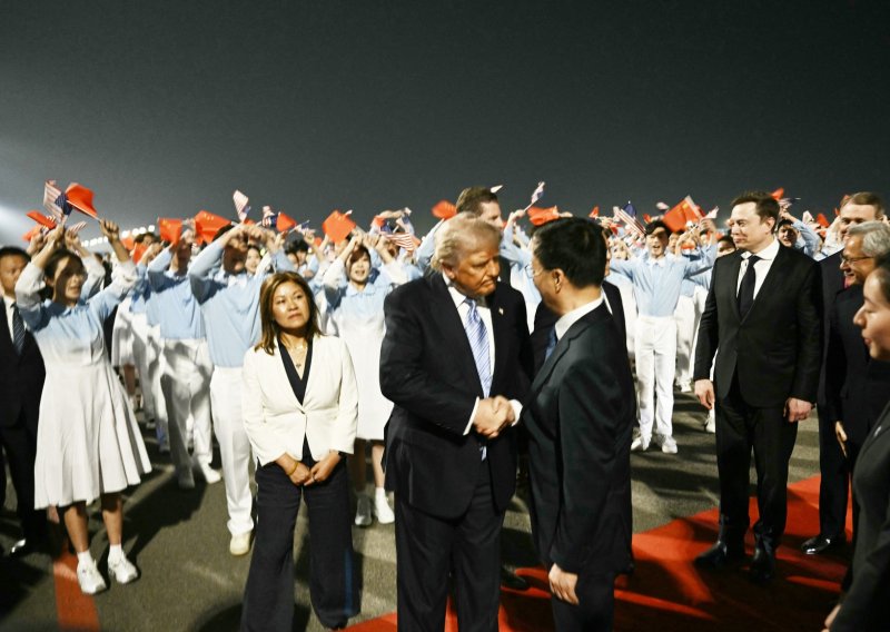 VIDEO Pogledajte spektakularan doček Trumpa u Pekingu