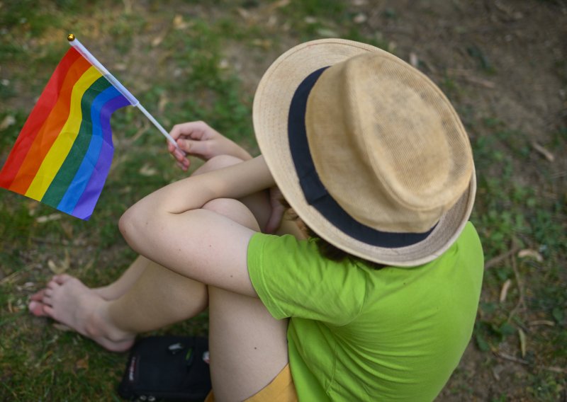 Europska komisija preporučuje: Zabranite konverzijske terapije za LGBTQ osobe