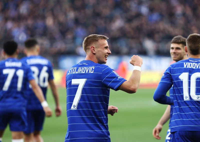 Pogledajte Stojkovićev gol. Ili bolje rečeno Zlomislićev propust