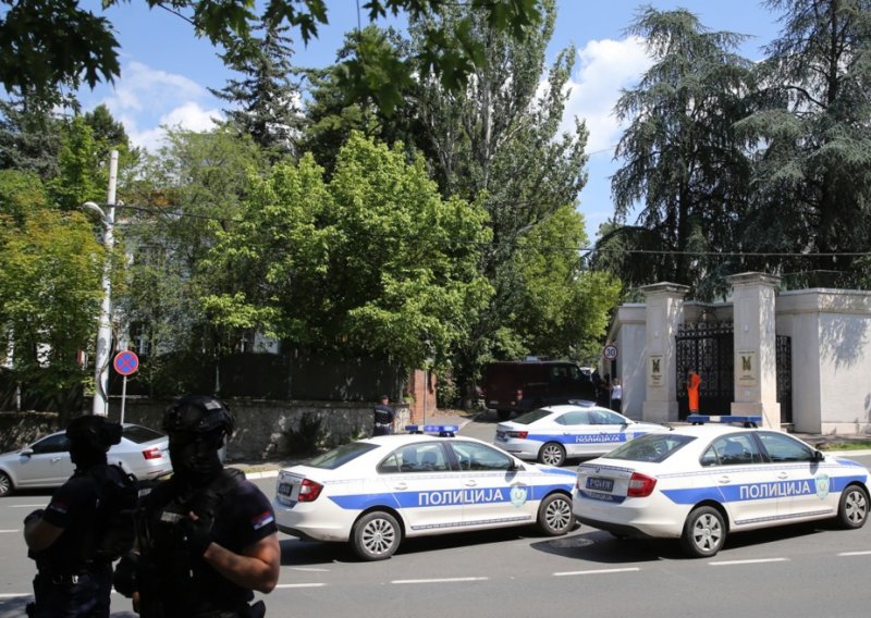 Autom pokušao probiti blokadu u Beogradu, osumnjičen za pokušaj ubojstva