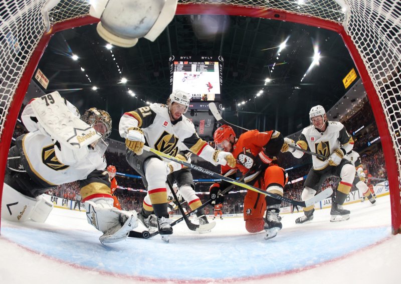 U NHL je noćas pao najluđi gol u povijesti: Pogledajte ga