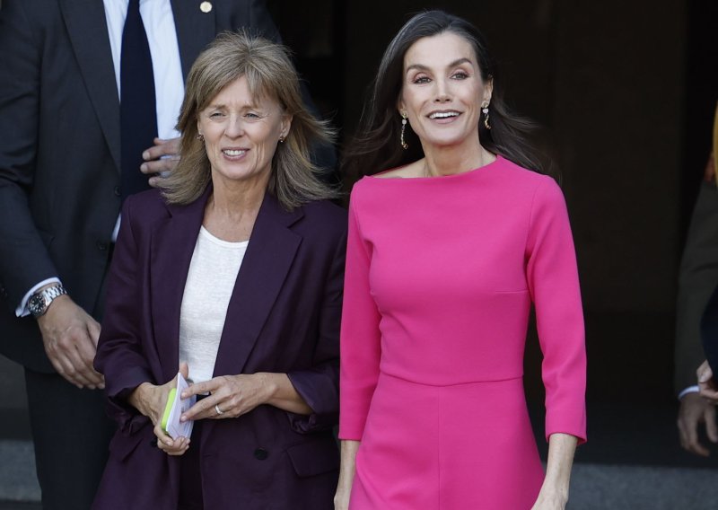 Kraljica Letizia ukrala show u ženstvenoj kreaciji upečatljive nijanse ružičaste