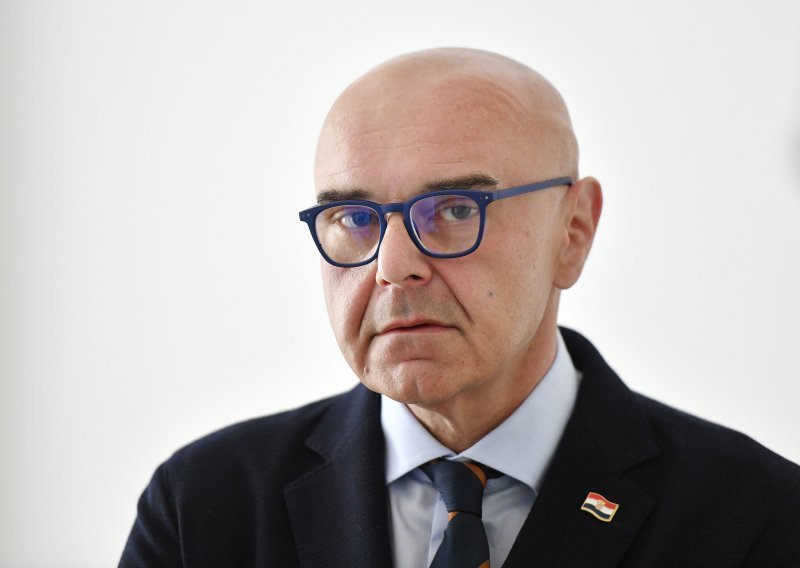 Ružić se oglasio o otkazu bivše predstojnice Klinike za radioterapiju i onkologiju