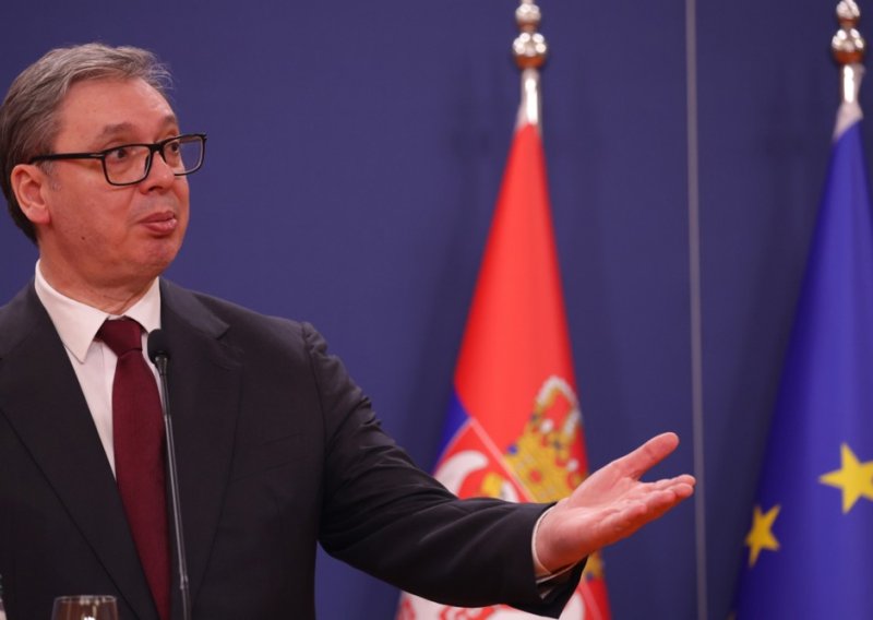 Vučić započeo verbalni sukob sa susjedima: 'Pljunuo bih sebi u lice'