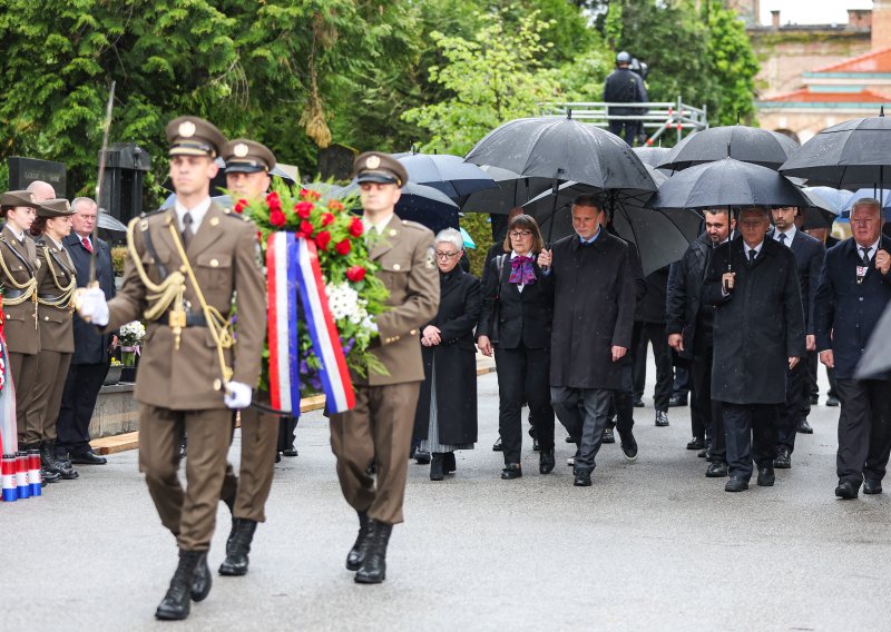 FOTO Obilježena godišnjica Bleiburške tragedije: 'Sjećamo se žrtava sva tri totalitarizma'