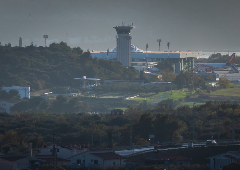 Ozbiljan incident u zračnoj luci Sveti Jeronim: Avion sletio s piste, putnici iskrcani