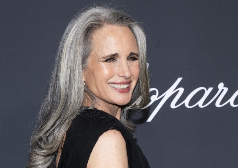 Zaboravite bujne kovrče: Andie MacDowell pokazala novi imidž i oduševila izgledom