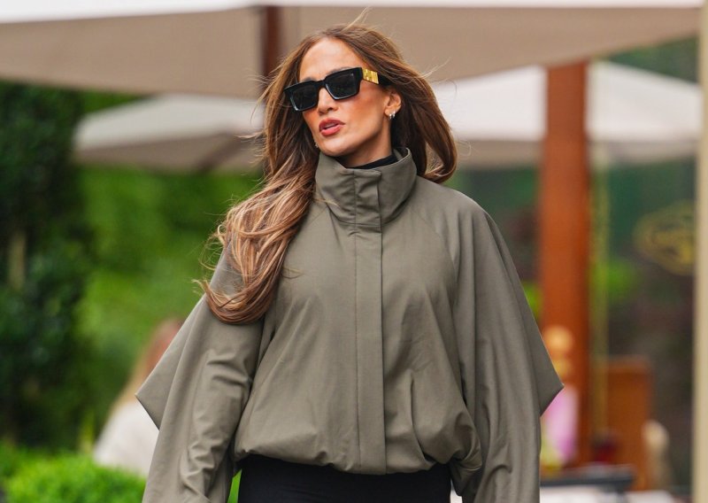 Povratak najomraženijeg modela: Jennifer Lopez nosi hlače koje su godinama bile sinonim za modni promašaj