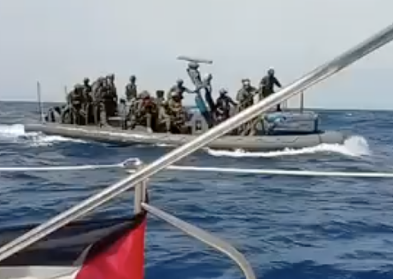 Izraelske snage ukrcale se na jedan od brodova iz flotile za Gazu
