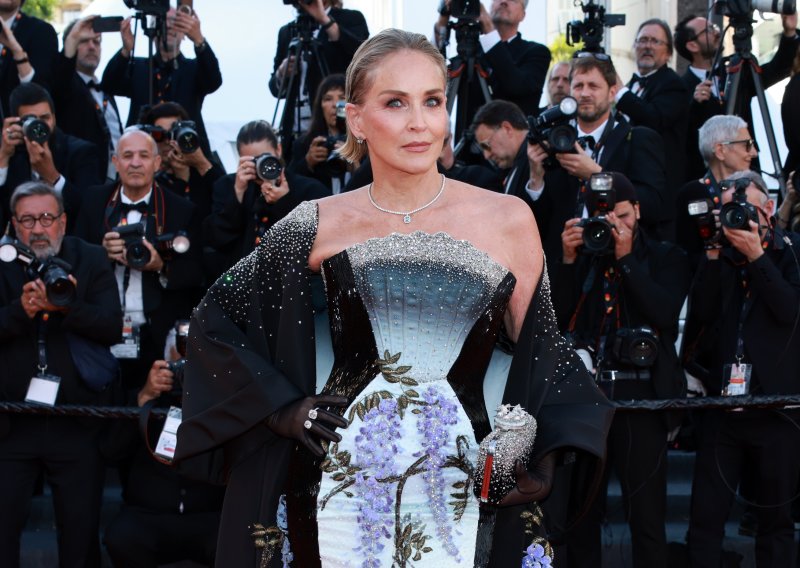 Cannes zabranio raskošne haljine, a Sharon Stone pronašla je elegantno rješenje