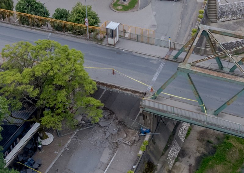 FOTO Ovako izgleda most koji se urušio na granici s BiH