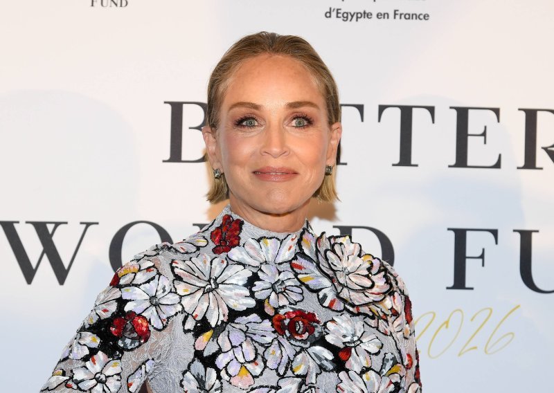 'Spustite j...ne mobitele i prestanite jesti': Sharon Stone izgubila živce i vikala na uzvanike na gala večeri