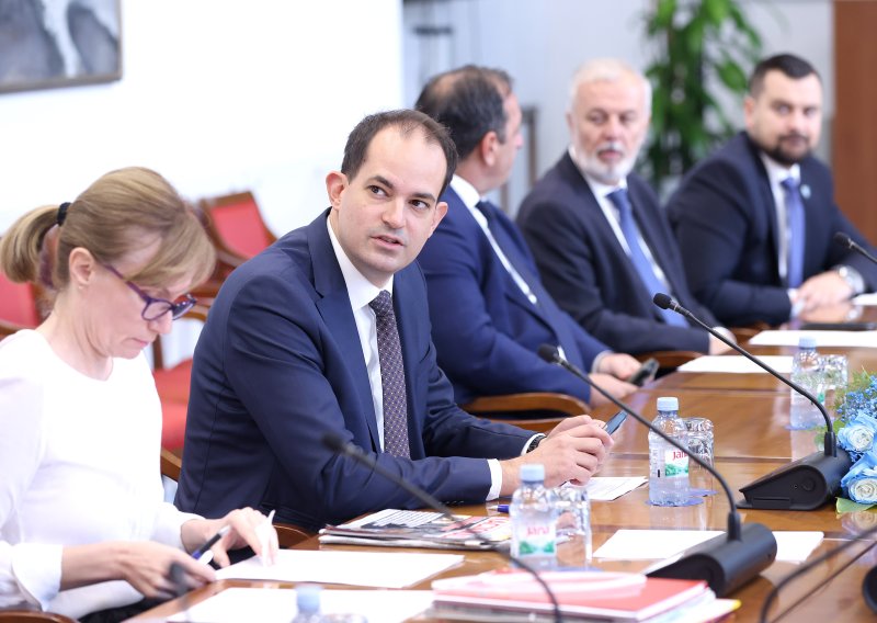 Sabor ponovno traži ustavne suce nakon političkog fijaska