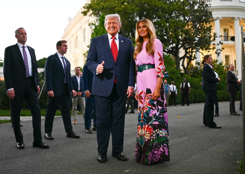 Melania Trump u komadu koji vrišti lude 70-e i hit cipelama sezone