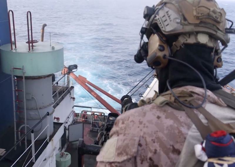 VIDEO Američki vojnici upali na iranski tanker; Iran zaprijetio novim naprednim oružjem