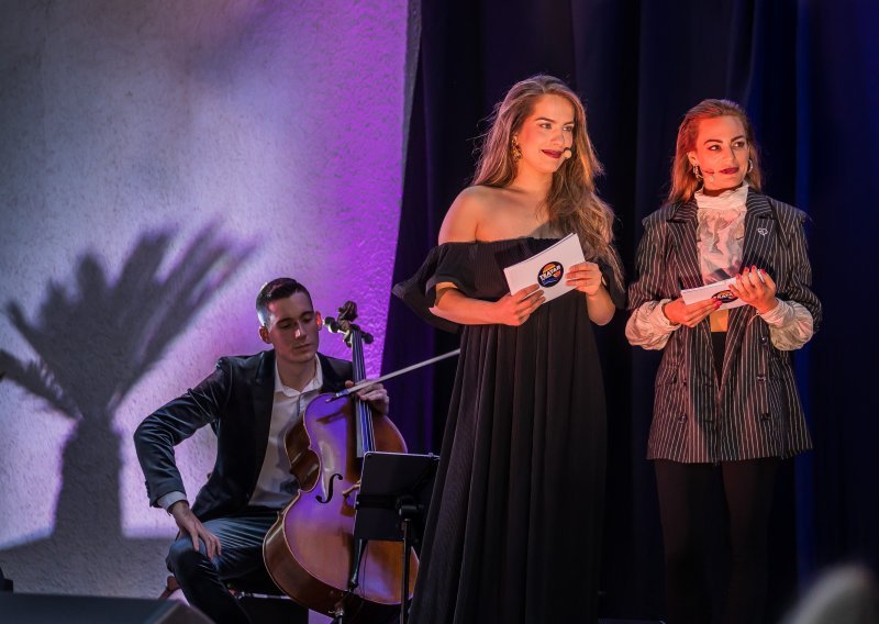 Kad Milica i Luce iz 'Kumova' preuzmu pozornicu: Petra i Uršula priredile show u Splitu