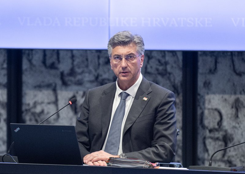 Vlada iza zatvorenih vrata odlučivala o NATO-u i Obalnoj straži, a pale su i kadrovske odluke