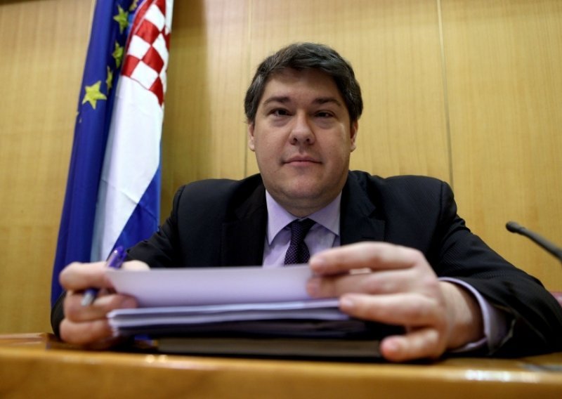 'Tražio sam time-out, znate da volim brojke i želim vidjeti analize'