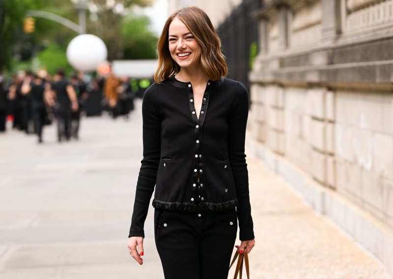 Oduševila novom frizurom: Emma Stone vratila se velikom trendu iz 2000-ih