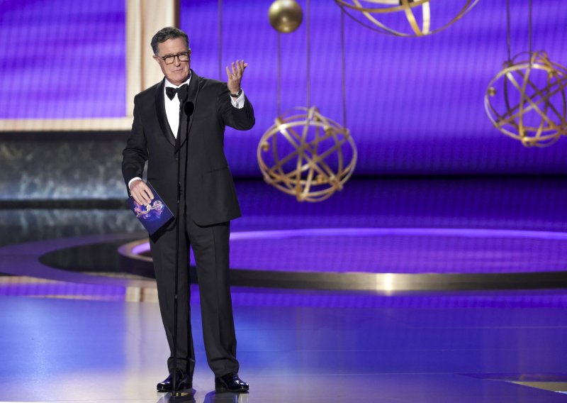 Colbert se emotivno oprostio od emisije 'The Late Show': 'Imali smo sreće'