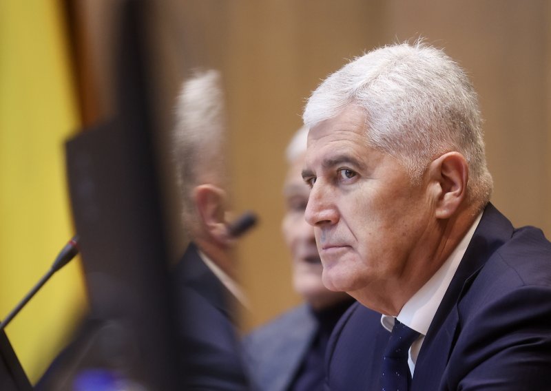 Čović: Schmidt do neki dan nije razmišljao o ostavci; treći entitet službeni je zahtjev 35 godina