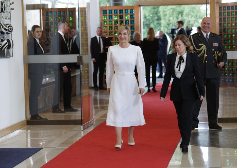 Pokazala senzacionalnu figuru: Kolinda u Pragu zablistala u upečatljivoj haljini