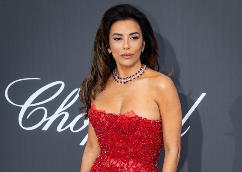 Kakva haljina, kakva silueta: Eva Longoria sve je ostavila bez riječi u ovom izdanju