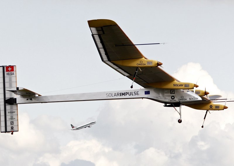 Solar Impulse sletio u parišku zračnu luku