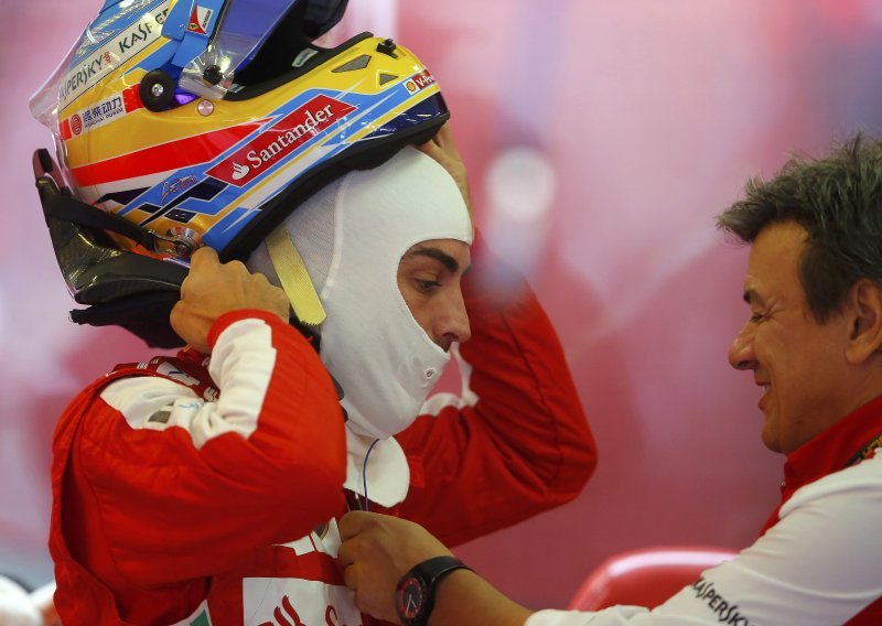 Alonso očajan: Treba nam da netko Vettela udari na startu!