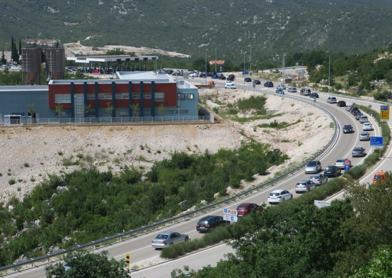 Teška nesreća kod Zagvozda: Ima mrtvih i ozlijeđenih, stradalo i dijete