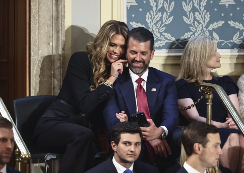 Svi se pitaju zašto je sin Donalda Trumpa odabrao intimno vjenčanje daleko od Mar-a-Laga