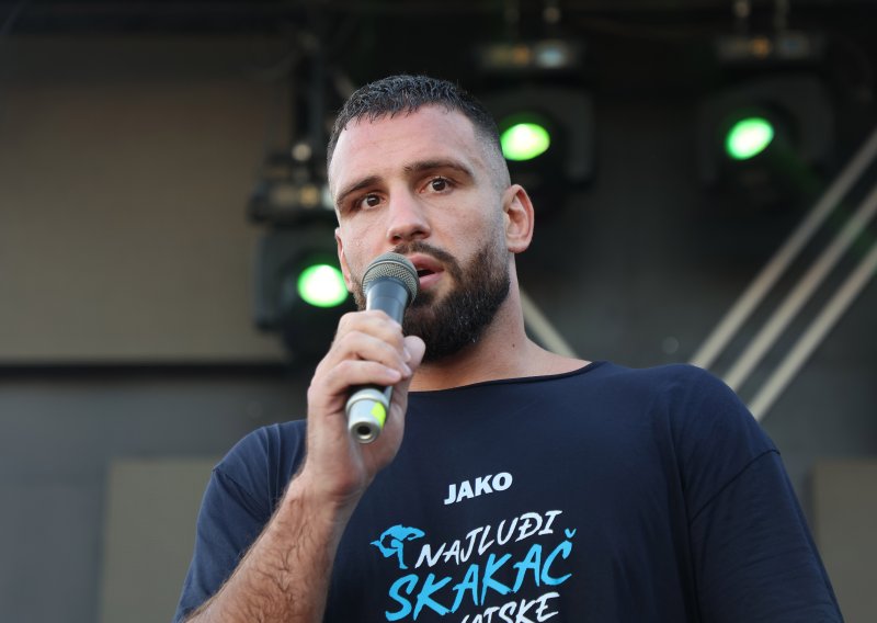 Plazibat se javio nakon kontroverznog meča: 'Pljačka da bi spasili boksačkog prvaka!'
