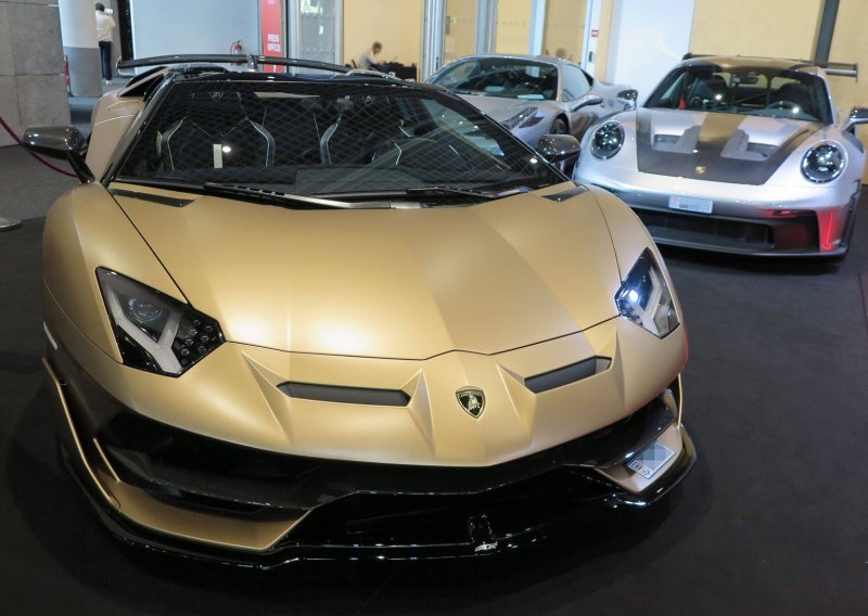 Influencer urnebesno opisao sve superautomobile koje je imao. 'Stalno se kvario', 'Smeće'...