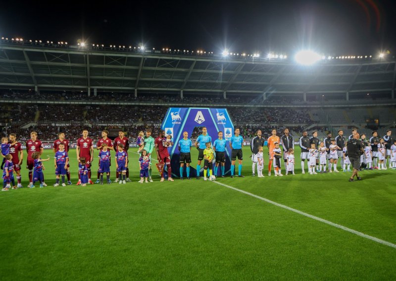 Torinski derbi počeo u sablasnoj atmosferi: Ultrasi Juventusa napustili stadion nakon kaosa